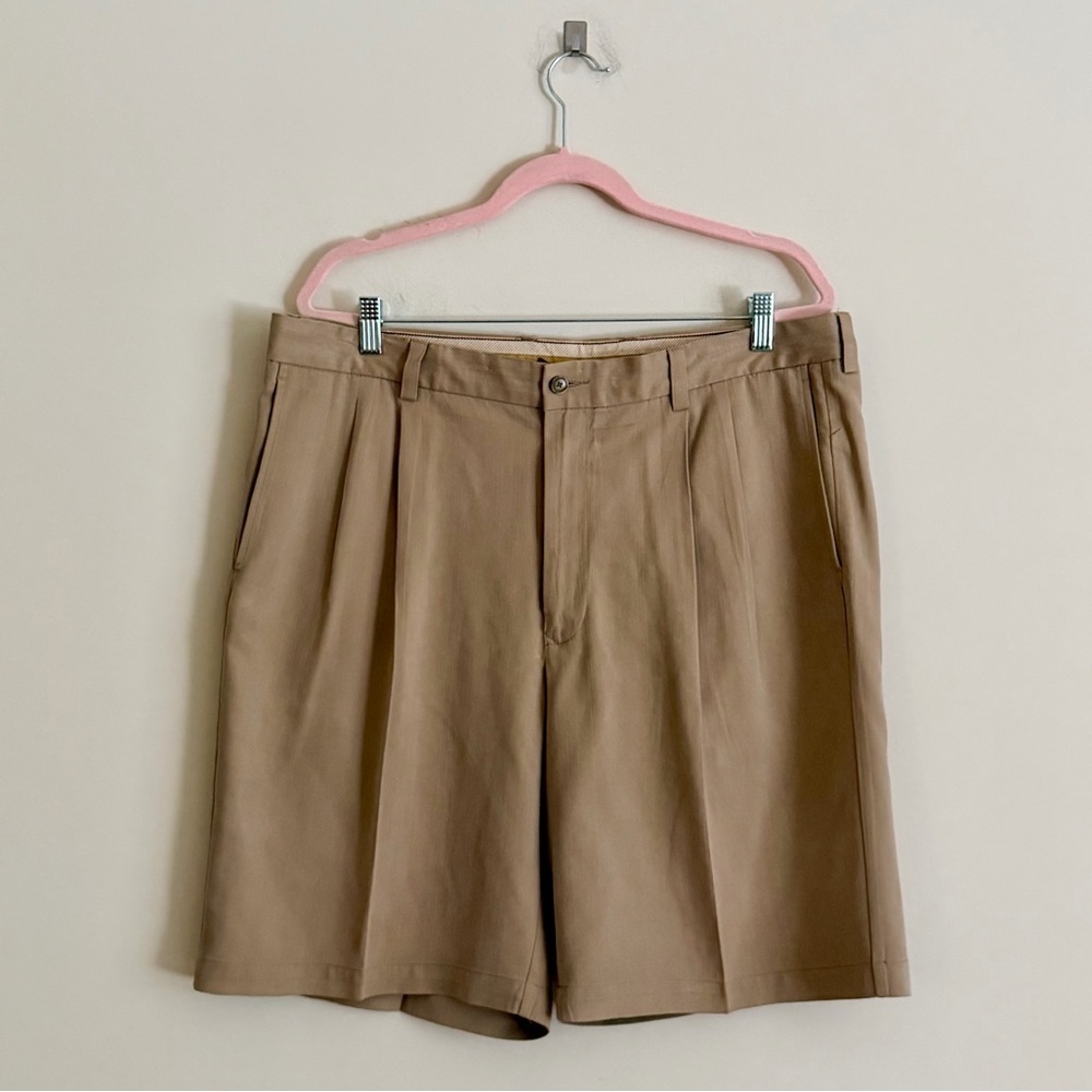 Tommy Bahama Silk Bamboo Blend Shorts Men’s 38 Khaki Pleated Chino